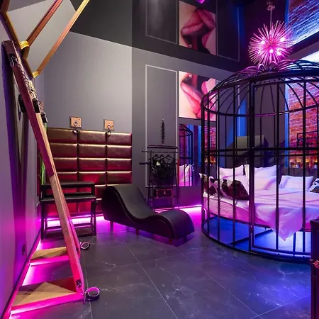 Apartment Bdsm Grey Manufaktura Centrum Miasta Legionow 18 , Idelny Na Prezent, Parking Na Terenie , Tylko Dla Doroslych Adults Only Lodz
